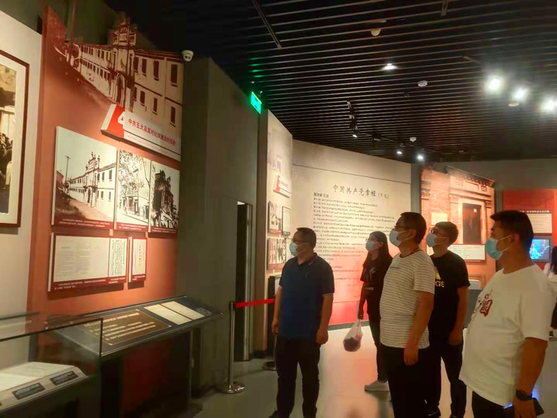 仙桃公司開展“追尋紅色足記、強(qiáng)化黨性修養(yǎng)”紅色教育活動圖2.png