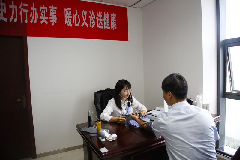 新型能源公司：全民健康生活方式日，暖心義診送健康