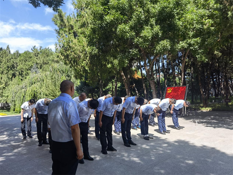 選煤公司陜北黨小組開展“黨在我心中，永遠(yuǎn)跟黨走”主題黨日活動-2.png