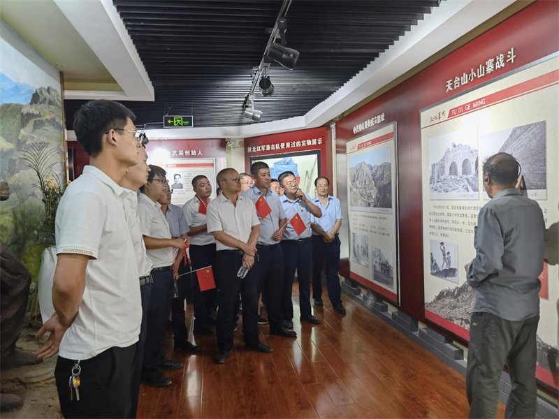 選煤公司陜北黨小組開展“黨在我心中，永遠(yuǎn)跟黨走”主題黨日活動-4.png