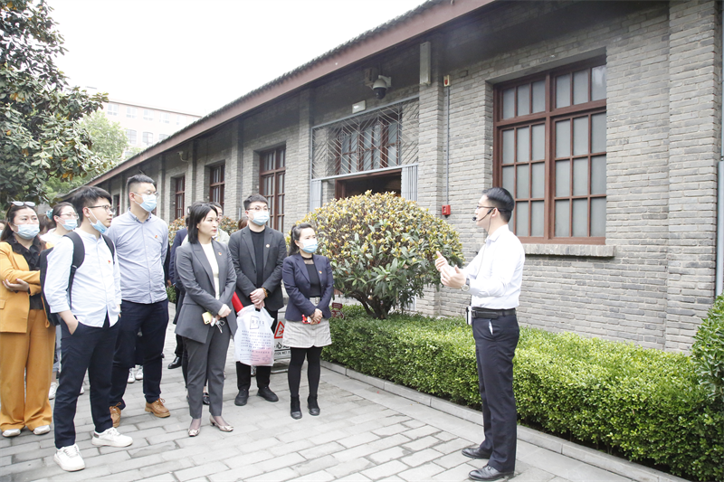 “追尋紅色足跡 傳承紅色基因”——公司組織青年職工赴西安事變紀(jì)念館開(kāi)展黨史學(xué)習(xí)教育實(shí)踐活動(dòng)1.png