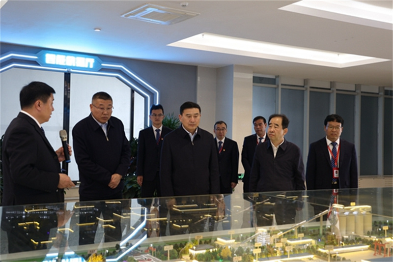 張文琪五一假期輕車簡(jiǎn)從深入陜北企業(yè)檢查安全生產(chǎn)并慰問在崗干部職工3.jpg