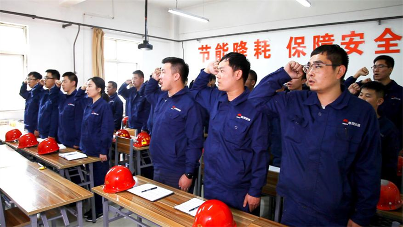 戰(zhàn)高溫，斗酷暑.png